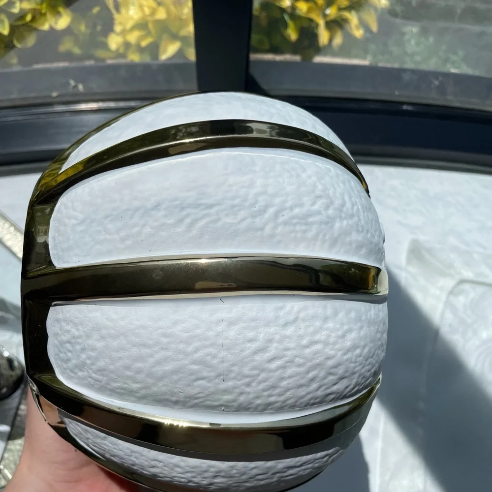 A beautiful textured ceramic flower vase - Picture 9 of 13